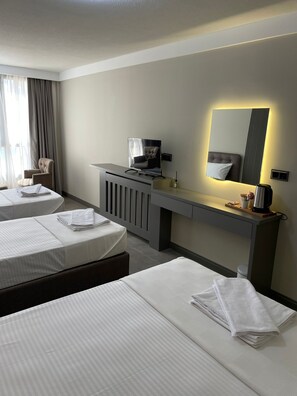 Comfort Triple Room | In-room safe, soundproofing, free WiFi