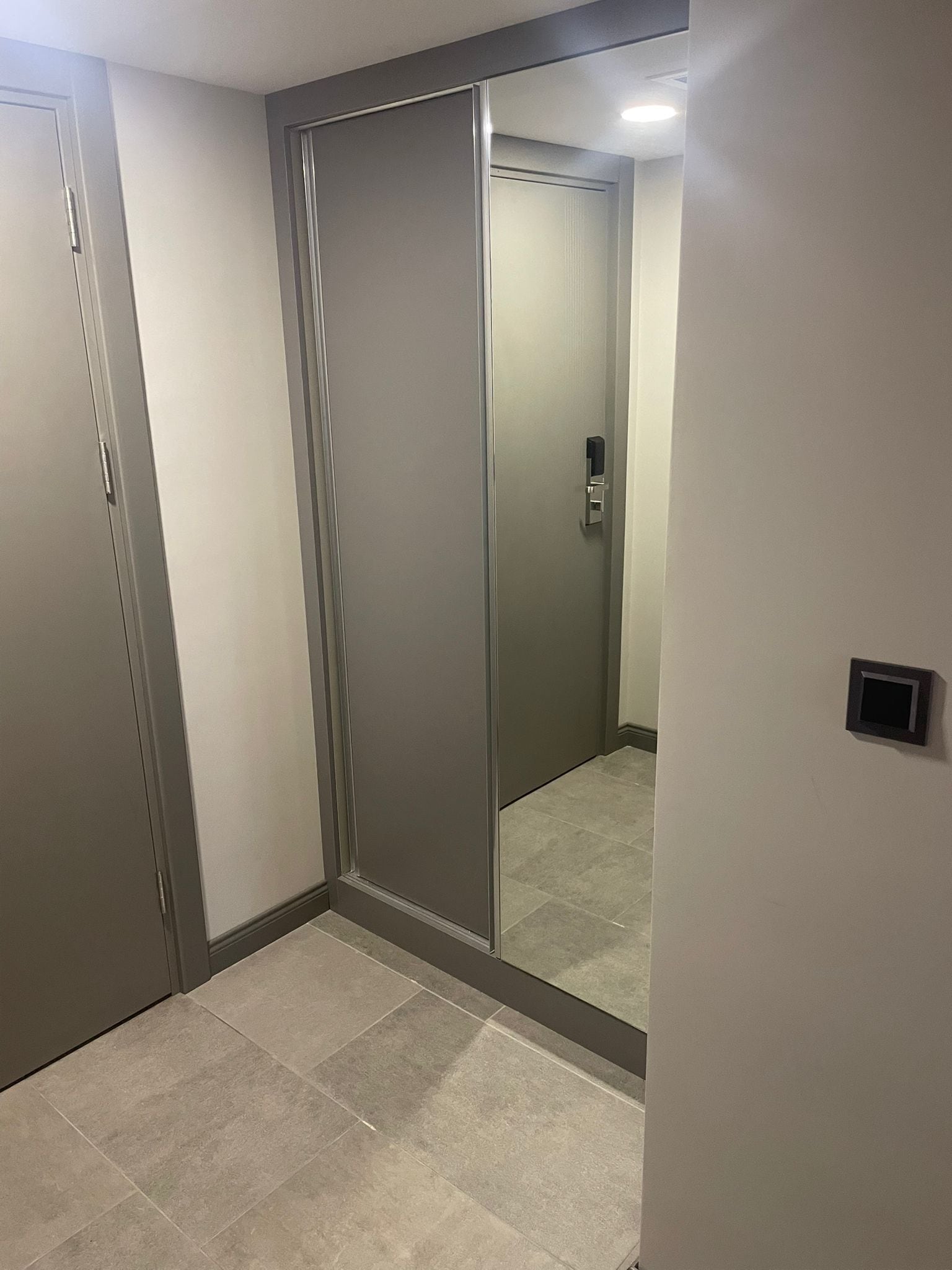 Economy tweepersoonskamer, uitzicht op het strand | Een kluis op de kamer, geluiddichte muren, gratis wifi