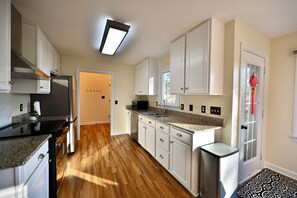 Fridge, microwave, oven, stovetop - Majestic Home in Summer Oaks (Apex)