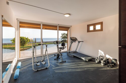 Luxurious 5-bedroom villa with fitness room and AC in peaceful Ierapetra