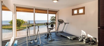 Luxurious 5-bedroom villa with fitness room and AC in peaceful Ierapetra