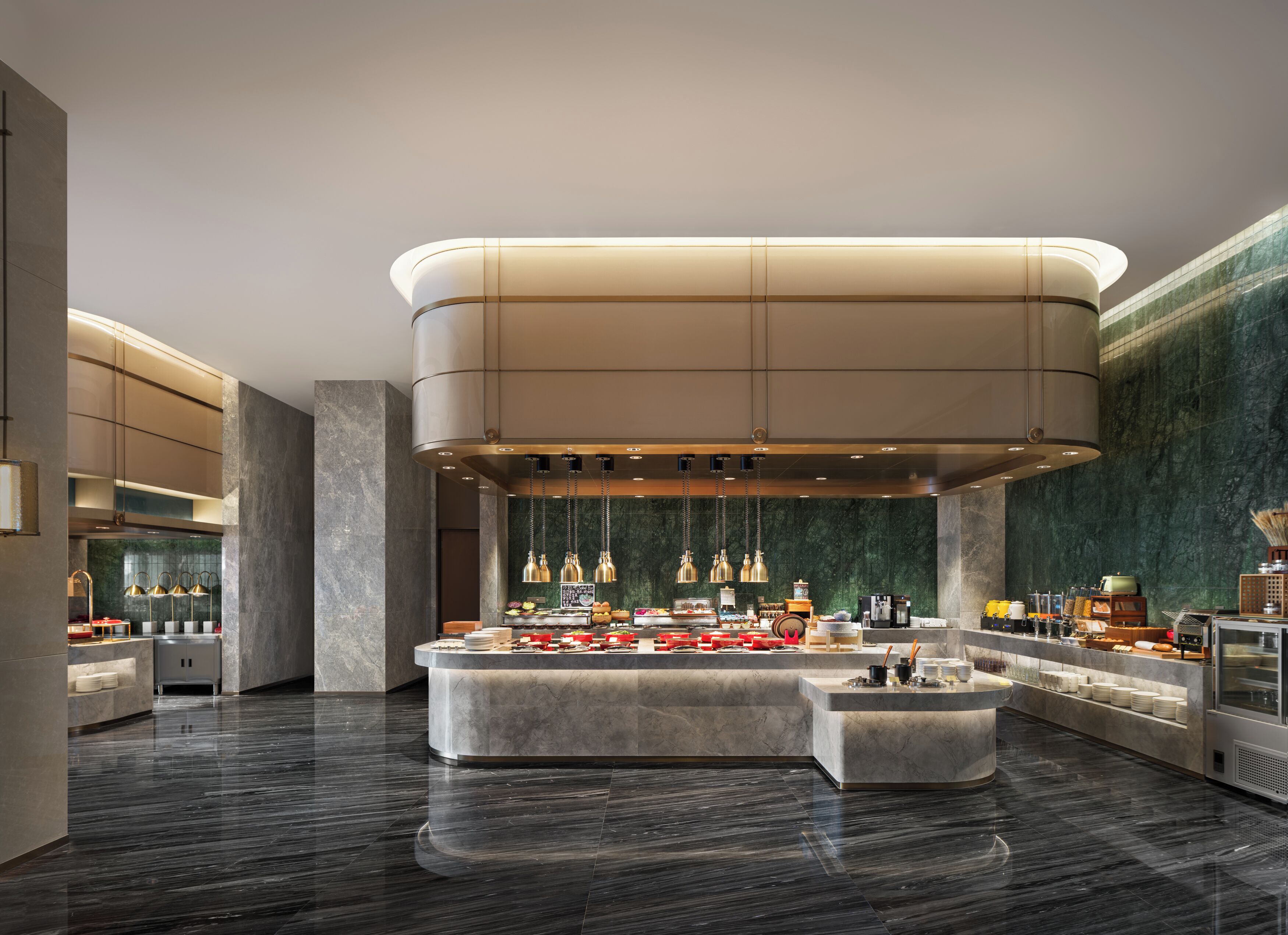 بوفيه فطور مجانًا يوميًا