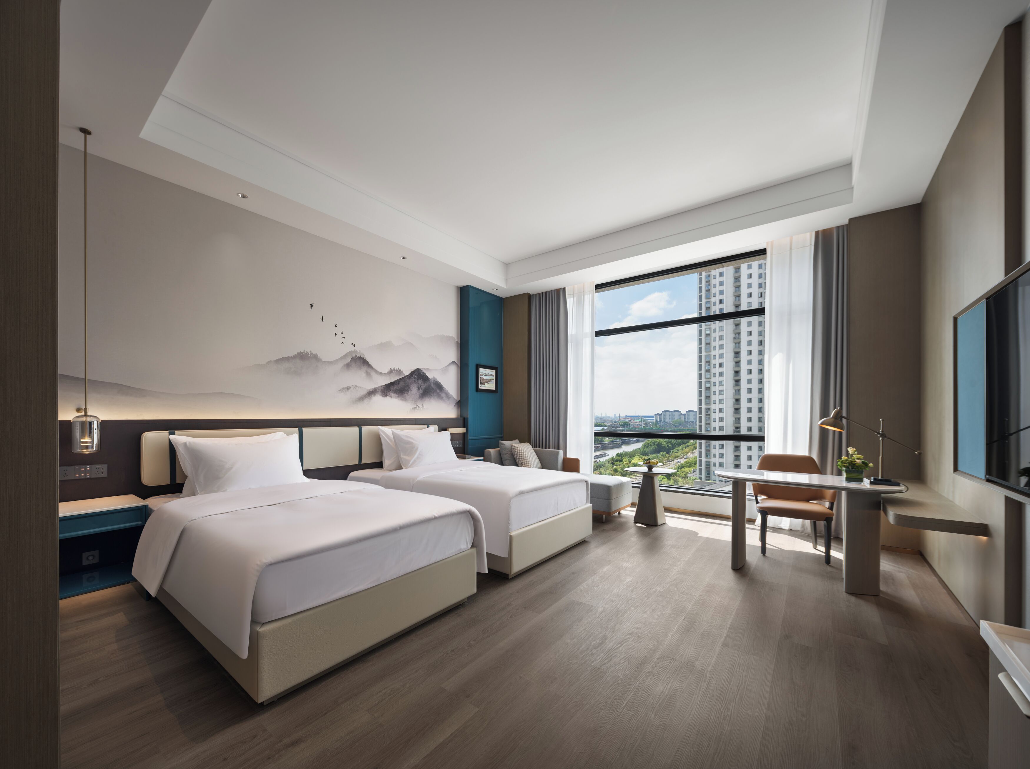 Standard tvåbäddsrum - utsikt mot floden | Skrivbord, arbetsyta för laptop och mörkläggningsgardiner