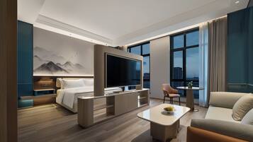 Superior-Suite, Flussblick | Schreibtisch, laptopgeeigneter Arbeitsplatz, Verdunkelungsvorhänge