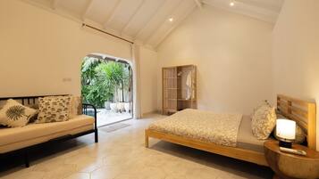 Biệt thự, 2 phòng ngủ, quang cảnh hồ bơi | Két bảo mật tại phòng, bàn ủi/dụng cụ ủi quần áo, bộ trải giường