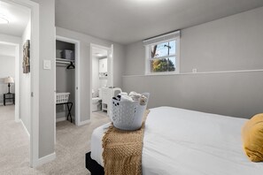 4 bedrooms, desk, iron/ironing board, travel cot