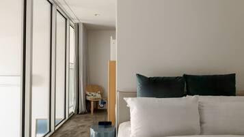 4 bedrooms, travel cot, WiFi, bed sheets