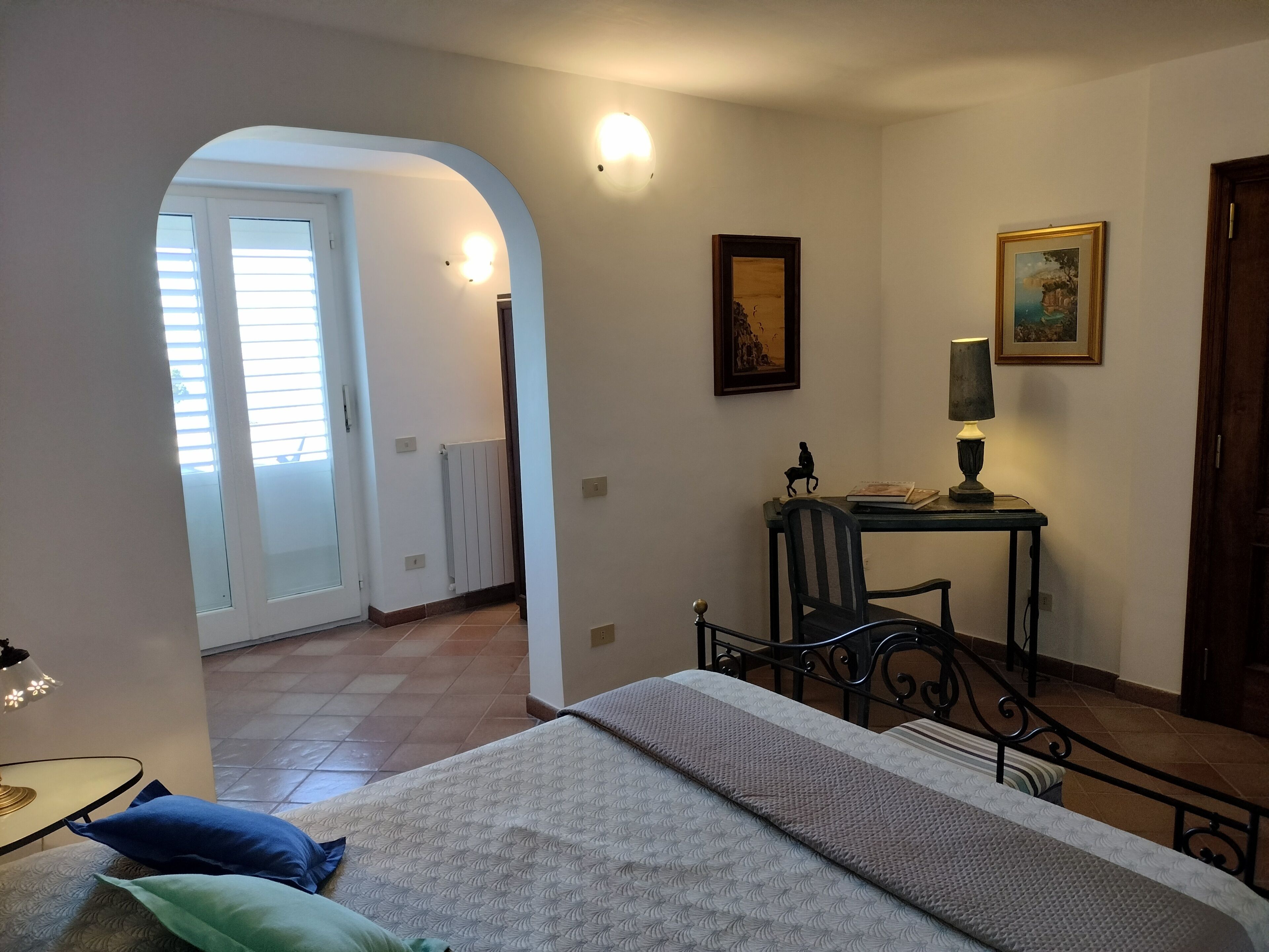 Camera Royal, 1 camera da letto, terrazzo, vista baia | Lenzuola Frette, biancheria da letto di alta qualità