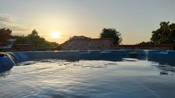 Piscine extérieure (ouverte en saison)