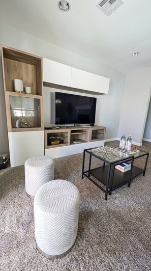 Living area - Modern Poolside 2-bd 2-ba Condo with Balcony (San Diego)