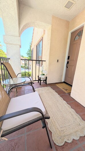 Property grounds - Modern Poolside 2-bd 2-ba Condo with Balcony (San Diego)
