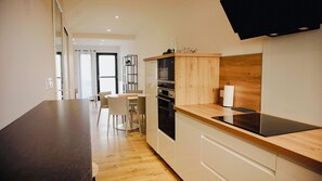 Fridge, microwave, oven, stovetop - Le Wilson - Modern, comfortable duplex (Vannes)