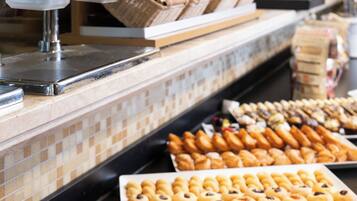Free daily buffet breakfast