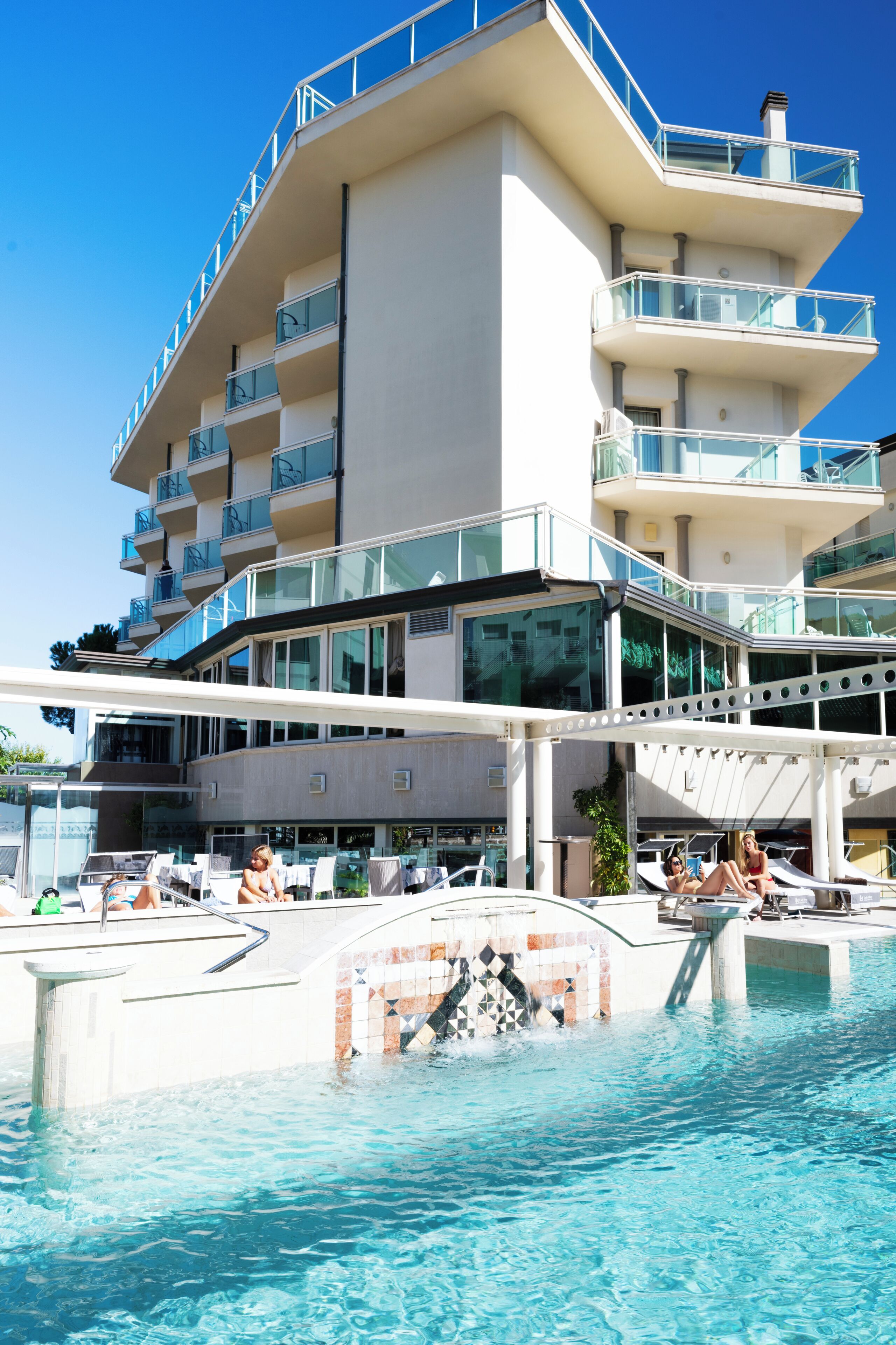 Sæsonbestemt udendørs pool