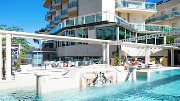 Piscine extérieure (ouverte en saison)