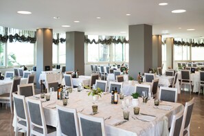 Lunch and dinner served, ocean views - Hotel Lady Mary (Milano Marittima)