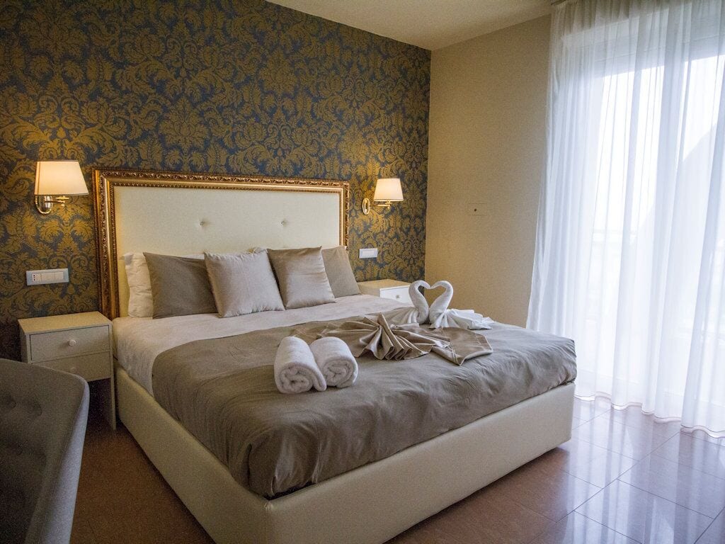 Superior-værelse til 3 personer - balkon - havudsigt | Pengeskab på værelset, skrivebord, gratis Wi-Fi