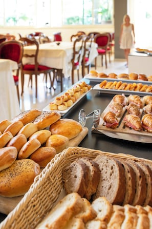 Free daily buffet breakfast - Hotel Lady Mary (Milano Marittima)