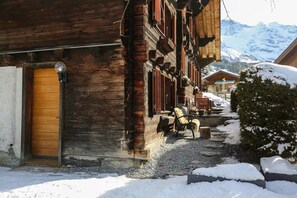 Exterior - Sunny Bijou Studio • Ski-in, Ski-out • Queen Bed (Wengen)