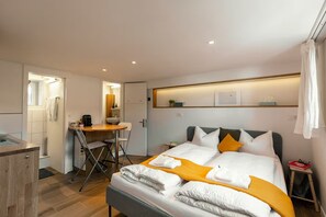1 bedroom, free WiFi, bed sheets - Sunny Bijou Studio • Ski-in, Ski-out • Queen Bed (Wengen)