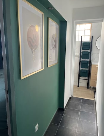 Interior. Charming F2 completely renovated one minute from freeway and shopping center