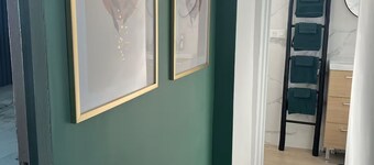 Charming F2 completely renovated one minute from freeway and shopping center