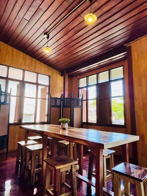 Dining - Easy & Peaceful stay with HeunFahham F1 (Tambon Wat Ket)