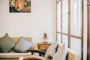 Interior - Easy & Peaceful stay with HeunFahham F1 (Tambon Wat Ket)