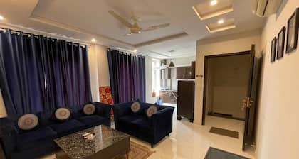 Stylish 1-Bed Eiffel Tower Block