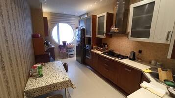 Apartment, City View | Private kitchen