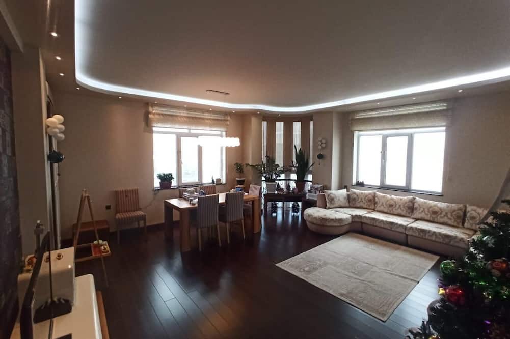 Apartment with beautiful city view