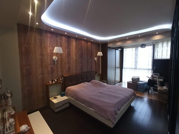 Apartment, Stadtblick | Zimmersafe, laptopgeeigneter Arbeitsplatz, kostenloses WLAN