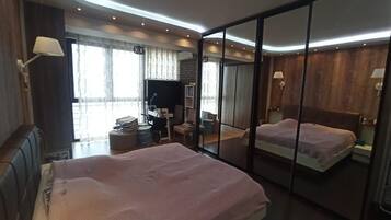 Apartment, City View | In-room safe, laptop workspace, free WiFi