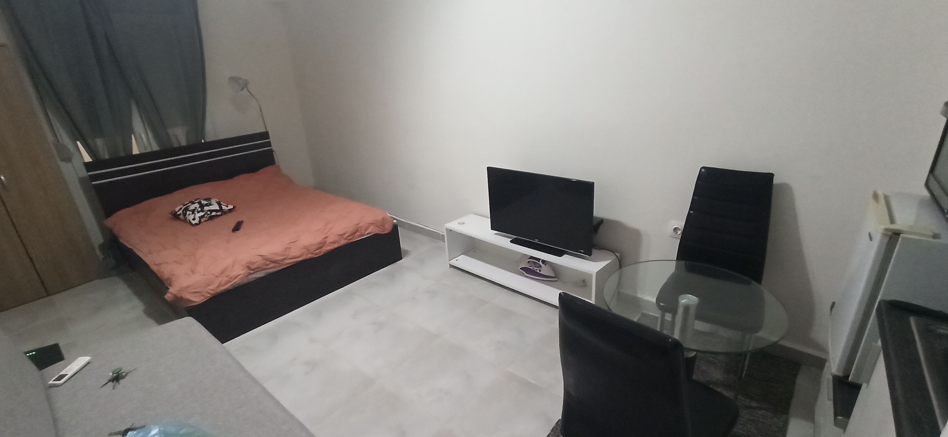 1 makuuhuone, silitysrauta/-lauta, internet