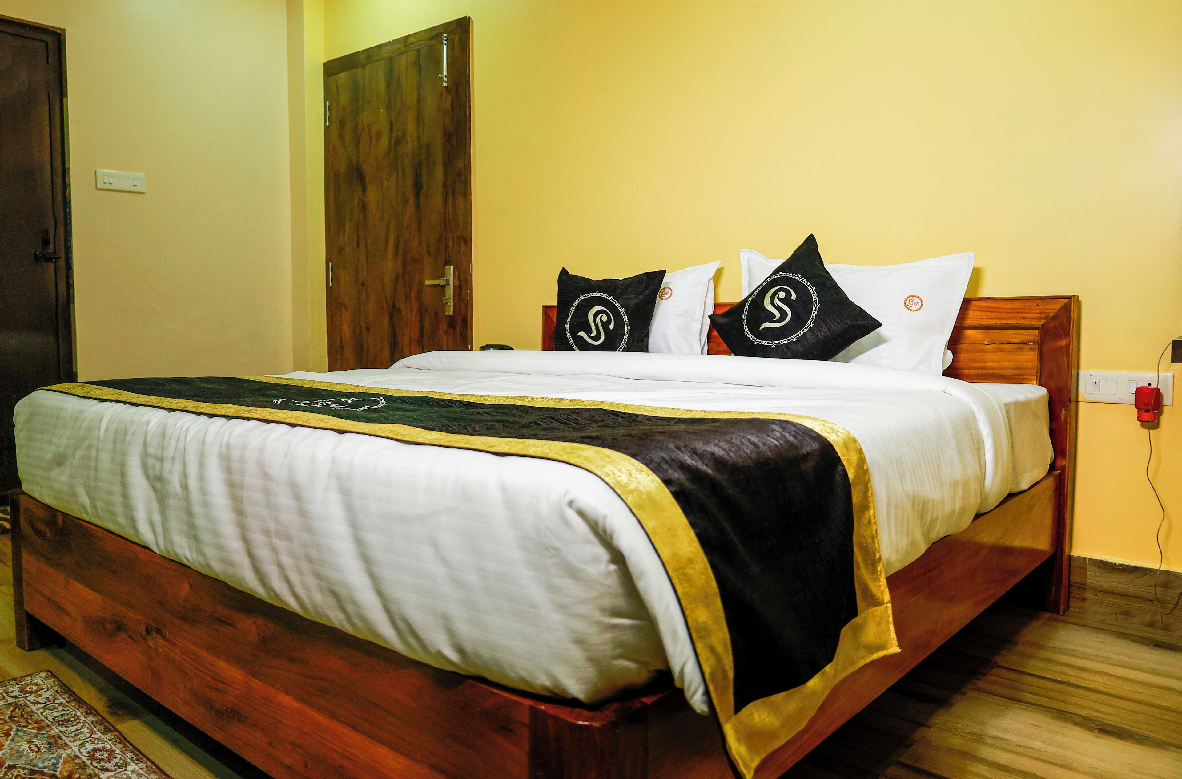 Escritorio, wifi gratis y ropa de cama 