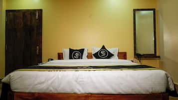 Deluxe Room, Garden View | Desk, free WiFi, bed sheets, wheelchair access