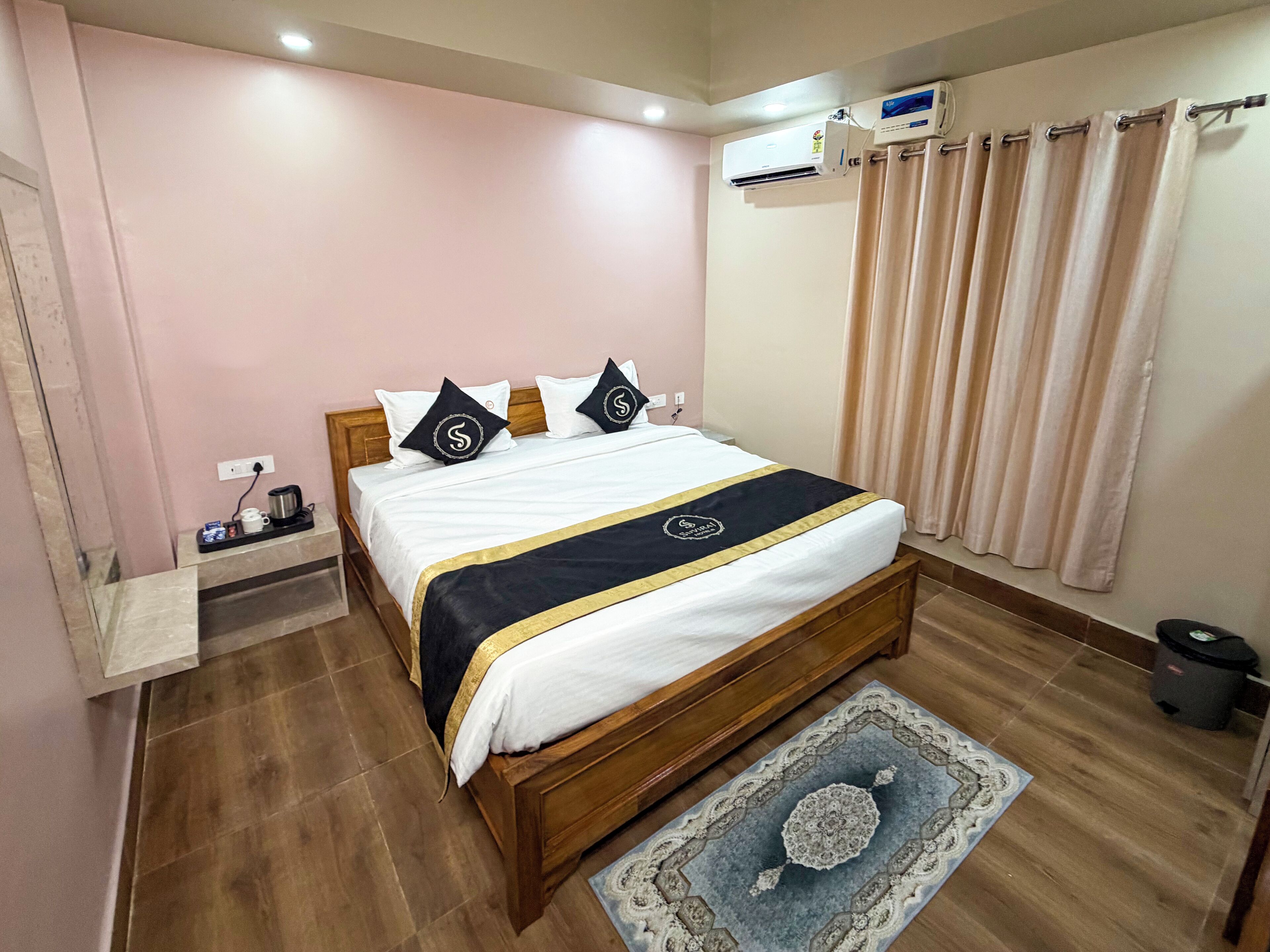 ห้องเอ็กเซกคิวทีฟ | โต๊ะทำงาน, Wi-Fi ฟรี, ผ้าปูที่นอน