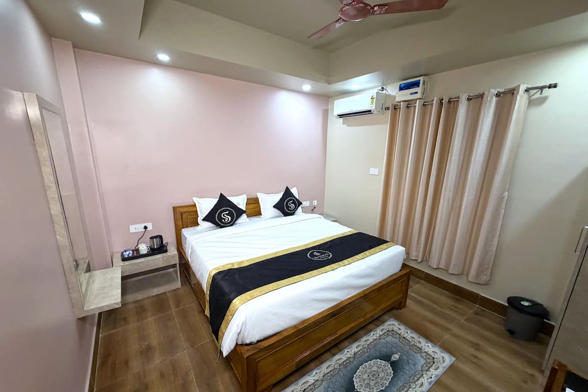 Habitación Deluxe, vista al jardín | Escritorio, wifi gratis, ropa de cama y acceso para silla de ruedas