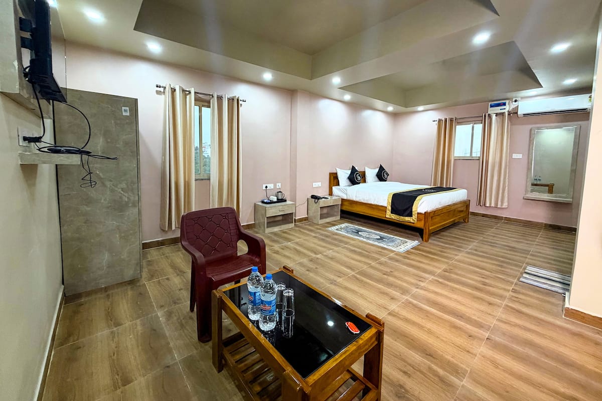 Premium Room | Desk, free WiFi, bed sheets, wheelchair access