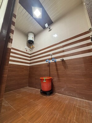 تجهيزات دش، مناشف، صابون، شامبو