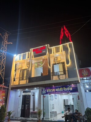 المنشأة من الخارج