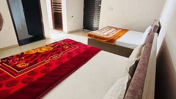 Habitació familiar, aire condicionat | Escriptori, espai de treball apte per a portàtils i wifi gratuïta