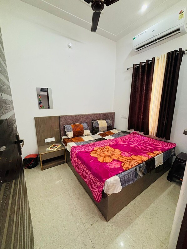 Habitació familiar, aire condicionat | Escriptori, espai de treball apte per a portàtils i wifi gratuïta 