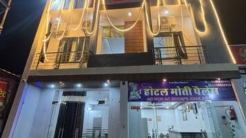 Façana frontal de l'allotjament