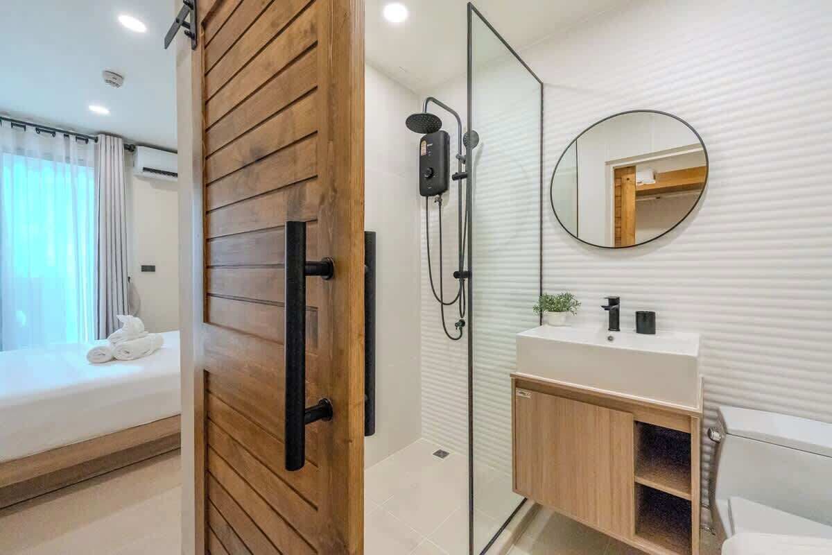 Shower, hair dryer, shampoo