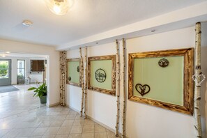 Interior - Apartment 'Fewo Brünnstein - Room 55' with Mountain View, Garden and Wi-Fi (Oberaudorf)