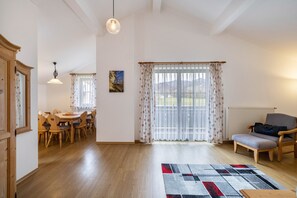 TV, ping pong - Apartment 'Fewo Brünnstein - Room 55' with Mountain View, Garden and Wi-Fi (Oberaudorf)