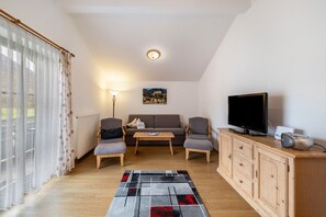 TV, ping pong - Apartment 'Fewo Brünnstein - Room 55' with Mountain View, Garden and Wi-Fi (Oberaudorf)