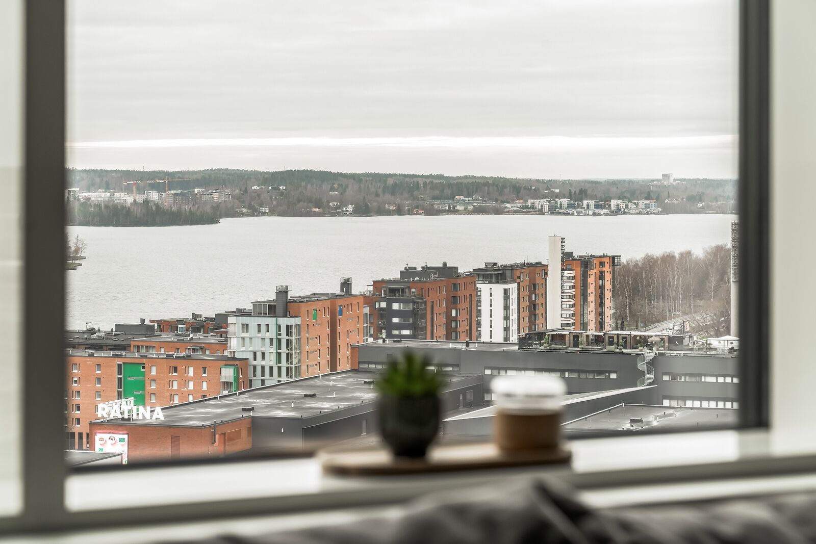 Studio tiện nghi đơn giản, bếp, quang cảnh thành phố | Quang cảnh từ phòng