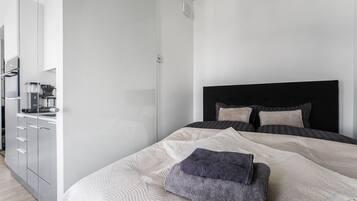 Superior Studio, 1 Queen Bed with Sofa bed, Kitchen, City View | Individually decorated, individually furnished, desk, laptop workspace